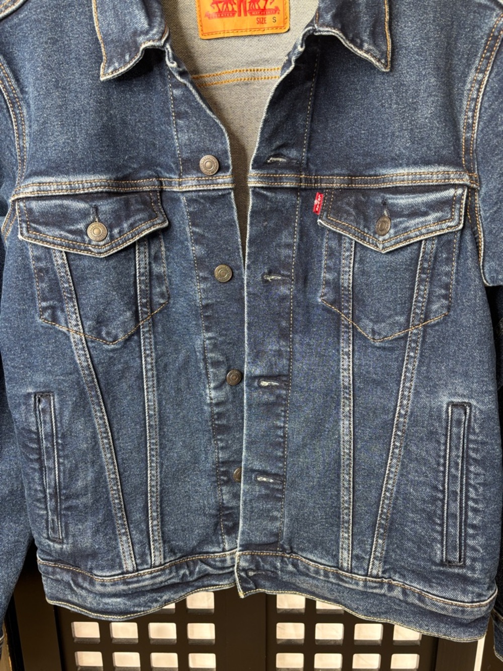💙 Levi’s Trucker Jacket Womens Small Dark Wash Denim Classic Jean Jacket 💙 - Picture 3 of 13